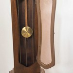 Винтажные напольные часы с боем и гравированным циферблатом