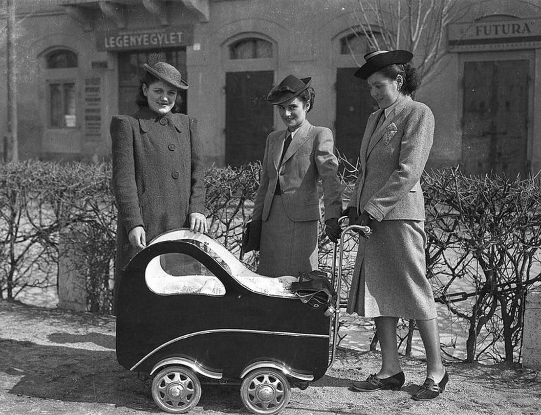 Детская коляска 1930-х
